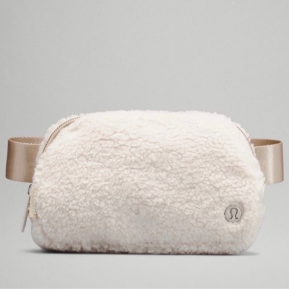 NWT Wear Everywhere Lululemon Belt Bag - Picture 3 of 9